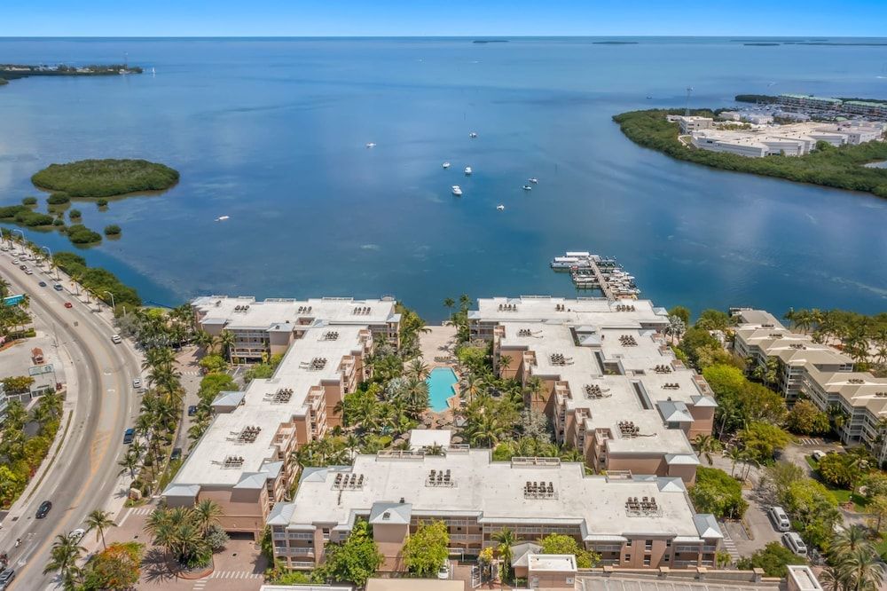Resort View 1BR Suite With Direct Pool Access Apartment 5