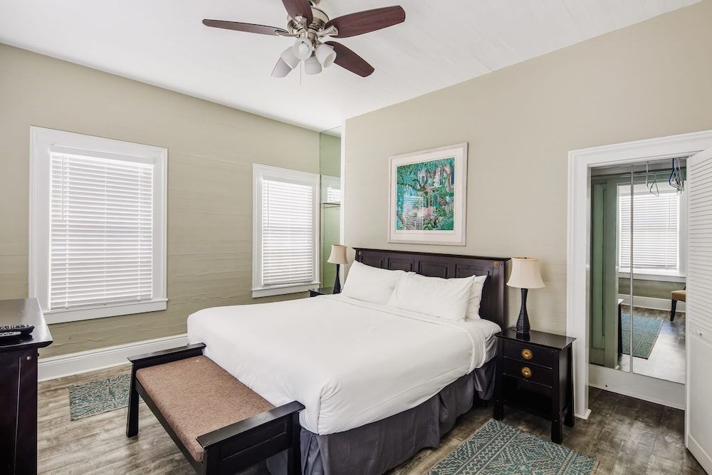 The Collins on Duval by Brightwild Apartment