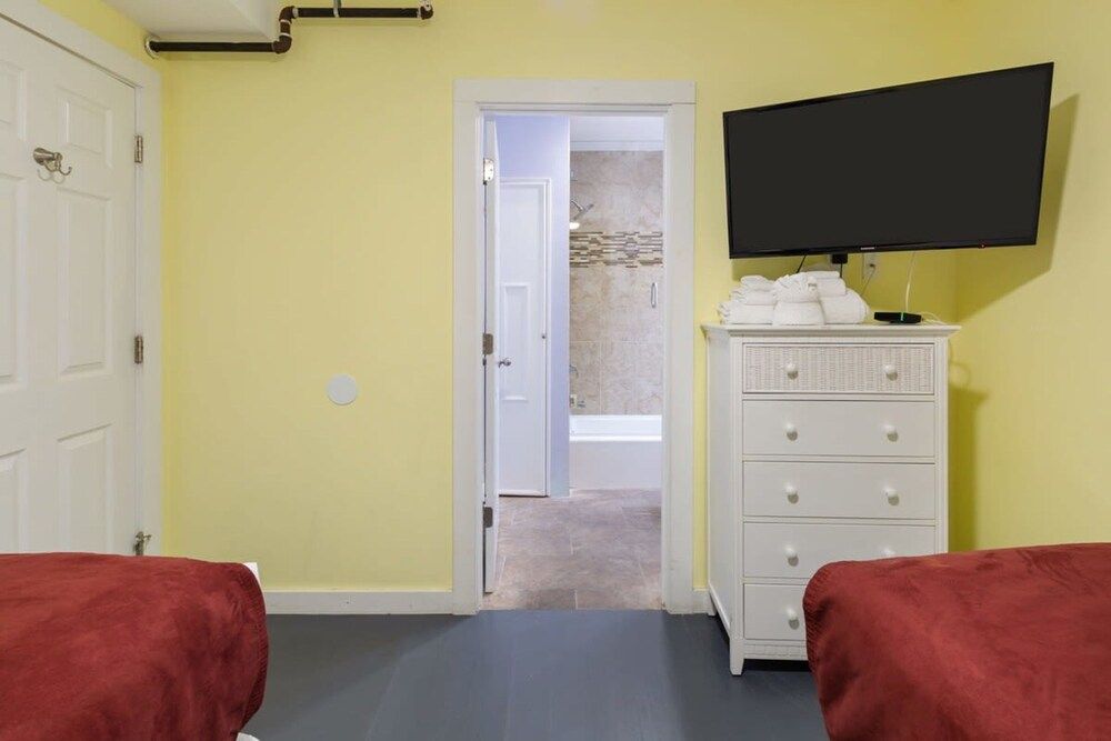 Commodore s Cove by Brightwild Epic Location Apartment 21