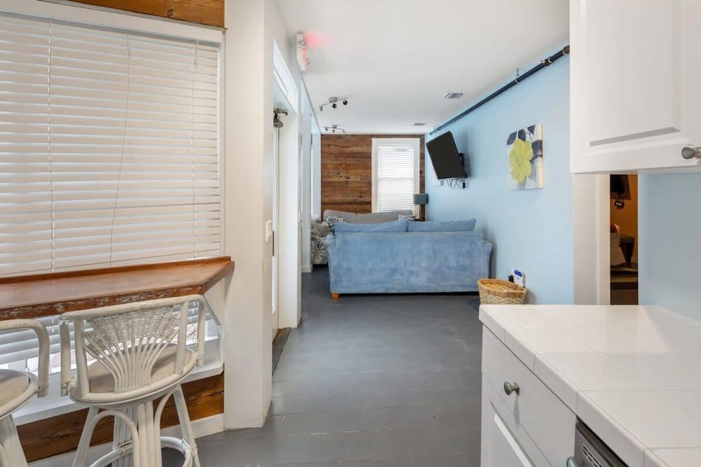Commodore s Cove by Brightwild Epic Location Apartment 19