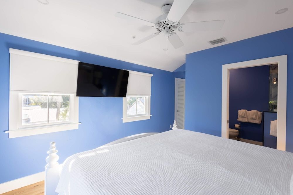 Keys Please by Brightwild Pool Steps to Duval House 14