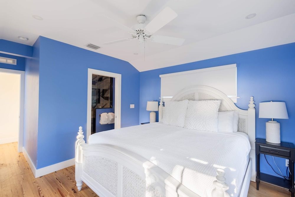 Keys Please by Brightwild Pool Steps to Duval House 13