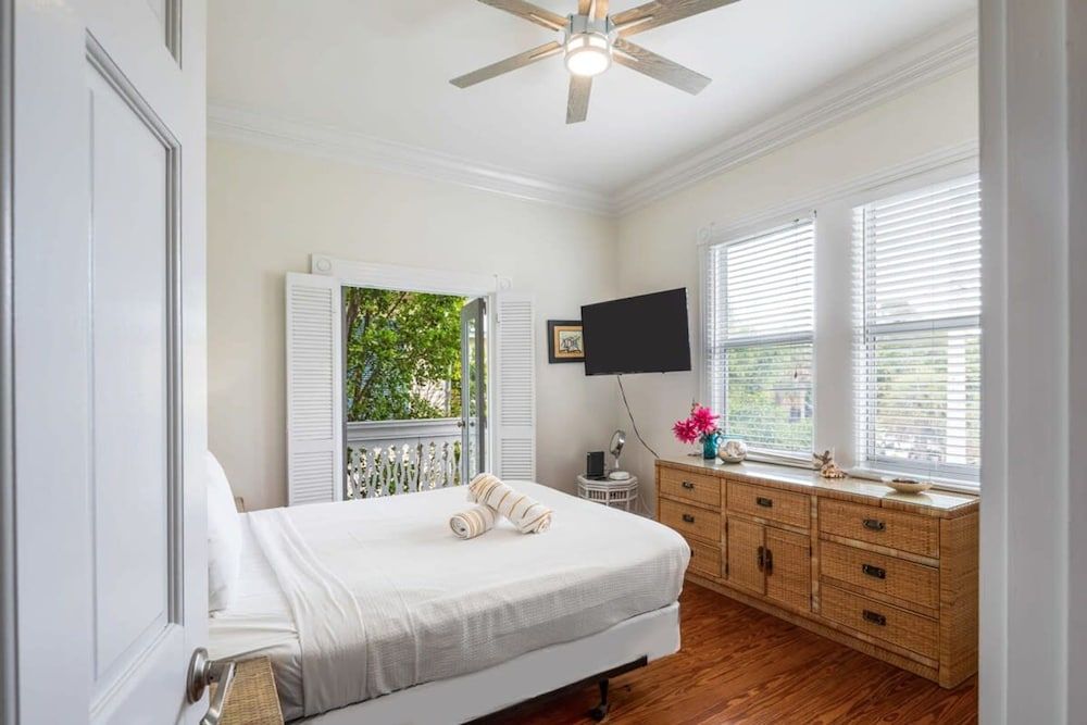 Sunnyside Up by Brightwild Pool Parking Apartment 3