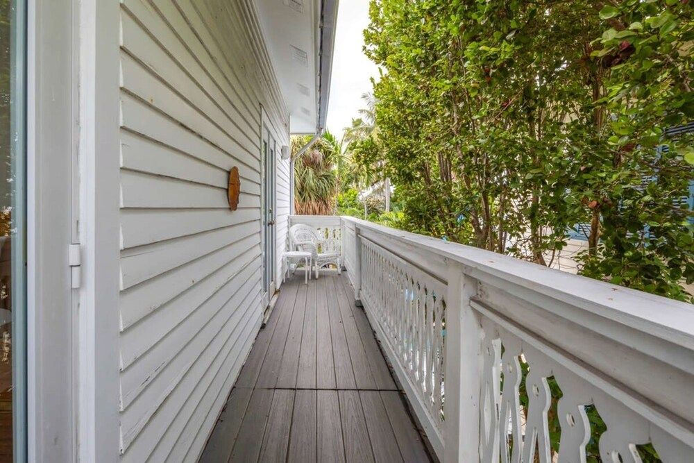 Sunnyside Up by Brightwild Pool Parking Apartment 6