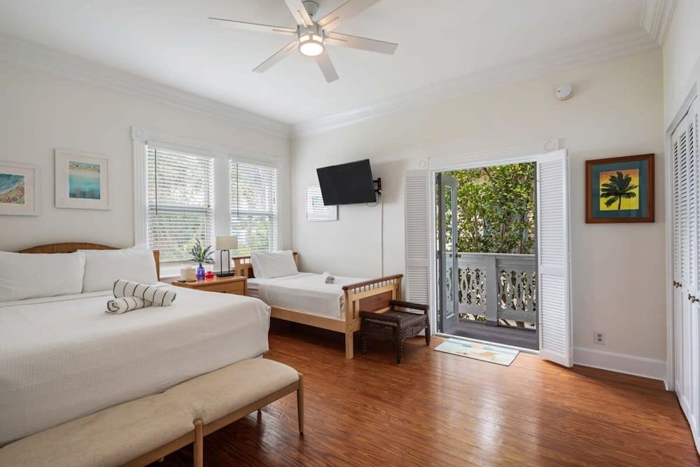 Sunnyside Up by Brightwild Pool Parking Apartment 10
