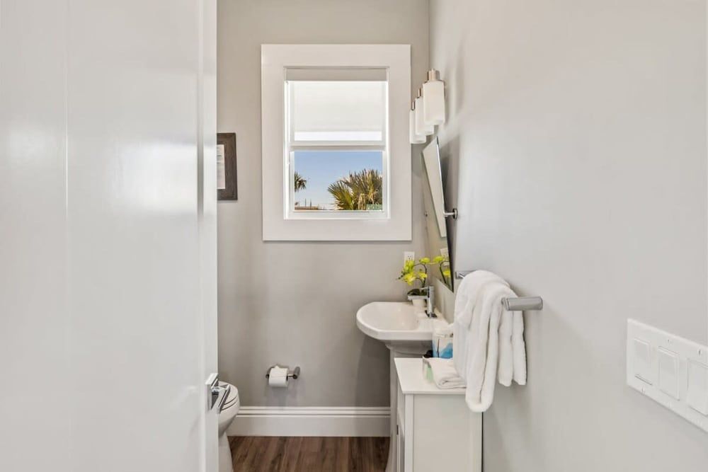 Spindrift House by Brightwild Huge Pool Dock House 17