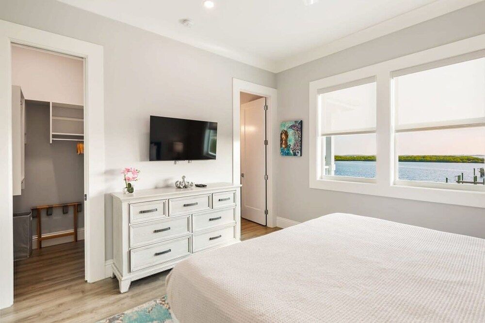 Spindrift House by Brightwild Huge Pool Dock House 9