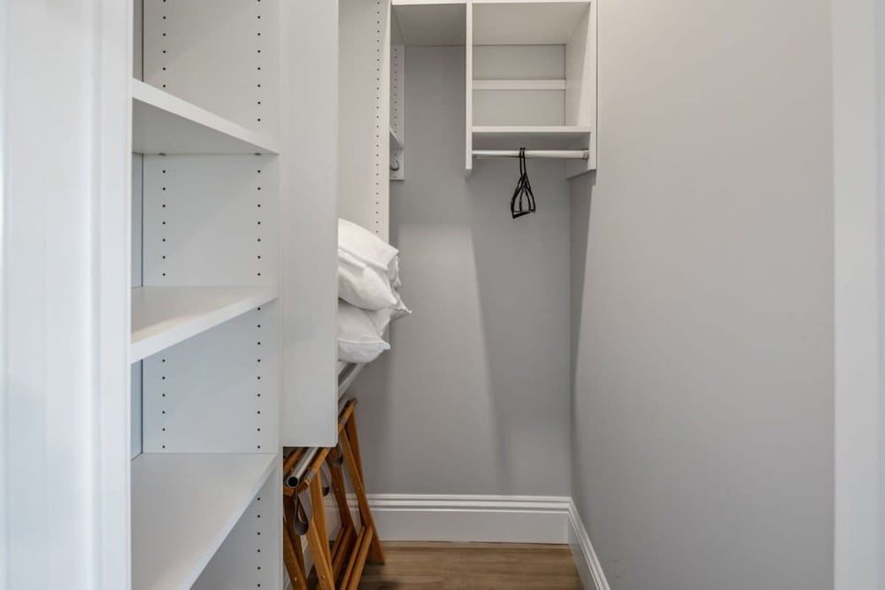 Spindrift House by Brightwild Huge Pool Dock House 28