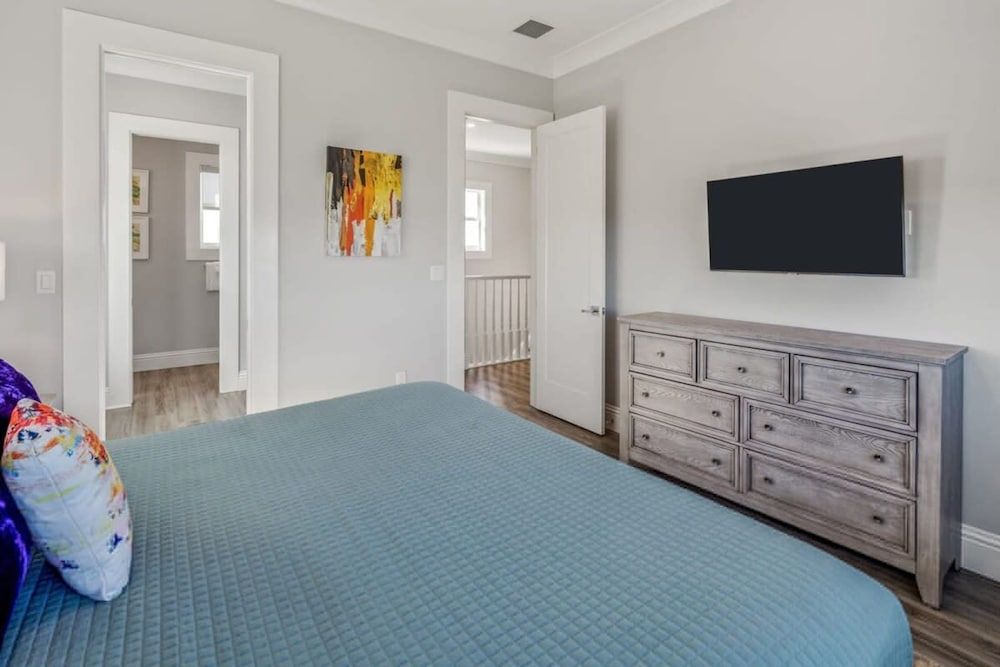 Spindrift House by Brightwild Huge Pool Dock House 8