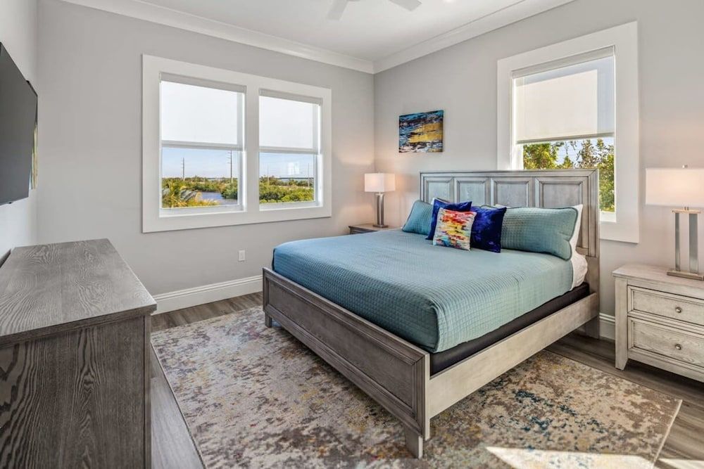 Spindrift House by Brightwild Huge Pool Dock House 7