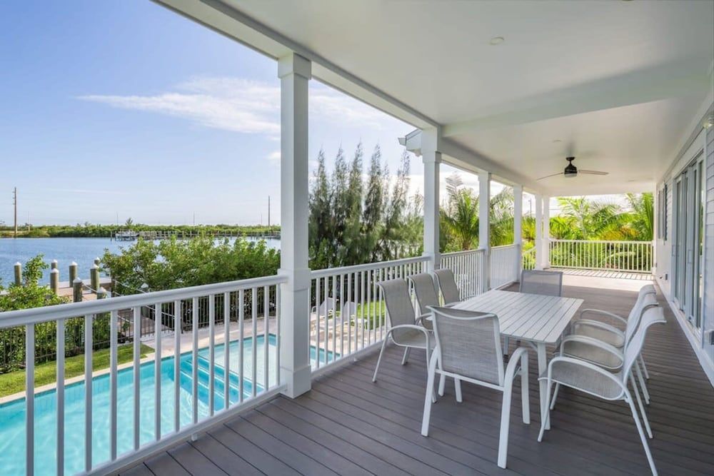 Evershore House Pool Parking Dock House 13