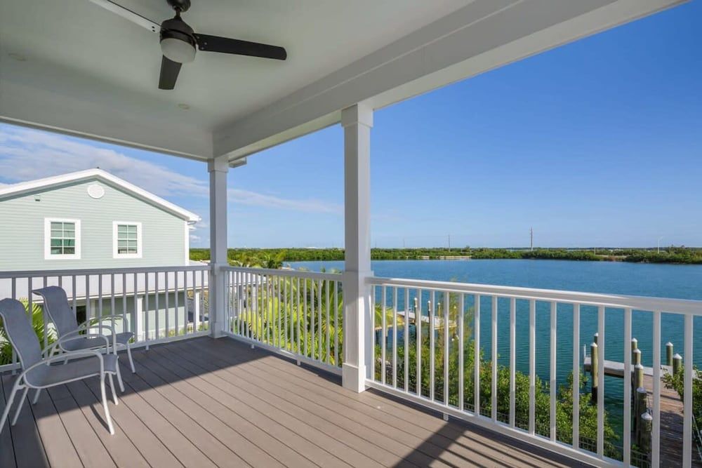 Evershore House Pool Parking Dock House 12