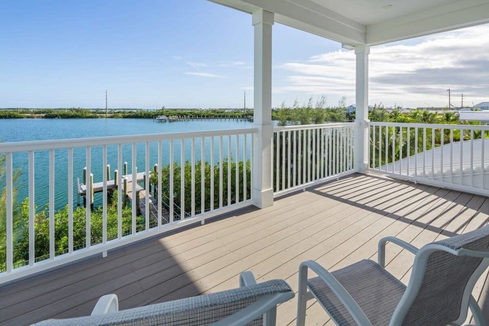 Evershore House Pool Parking Dock House 10