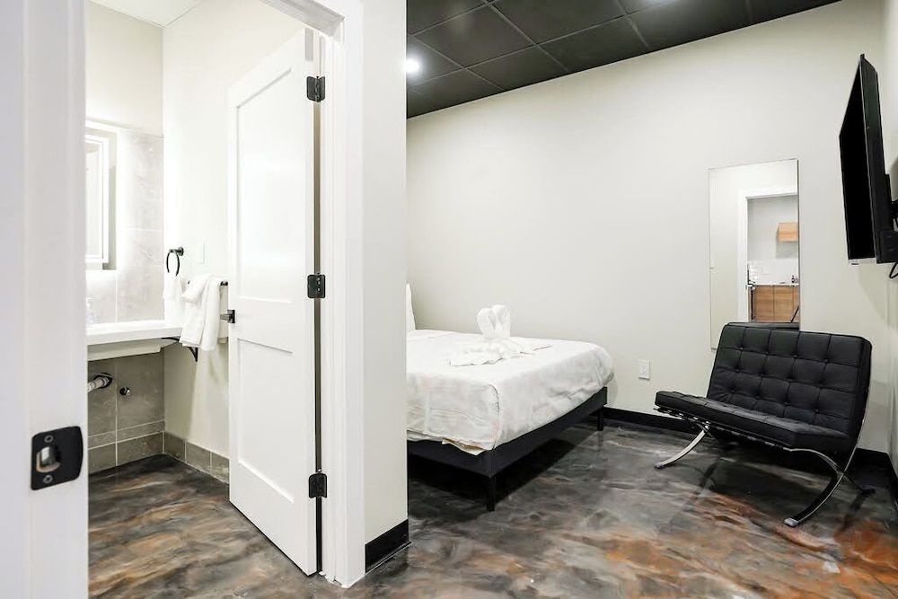 461 Melwood Suites Unit 101 2Bed/2Bath Apartment, 2 Bedrooms, Non Smoking, Kitchenette 3