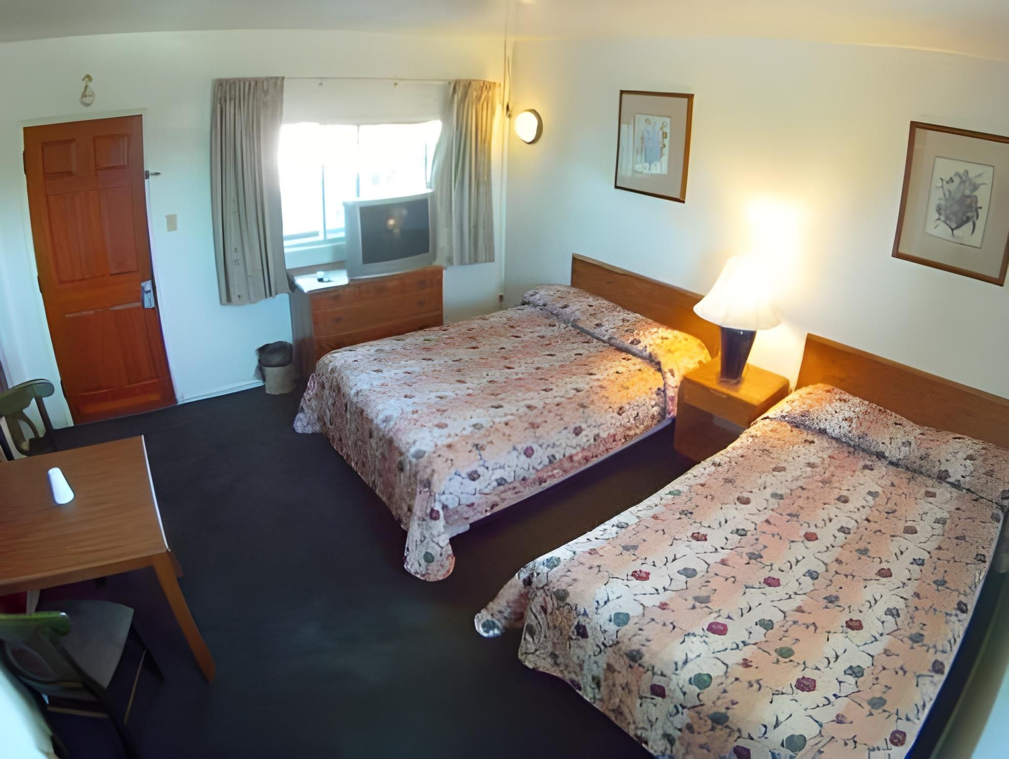 Queen Room with Two Queen Beds with Kitchenette