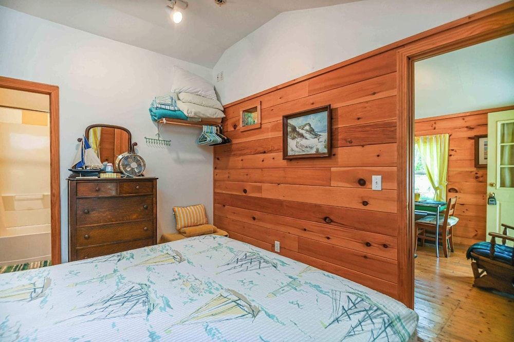 House, 1 Queen Bed with Sofa bed, Balcony, Garden View (Cottage at Birch Knoll)
