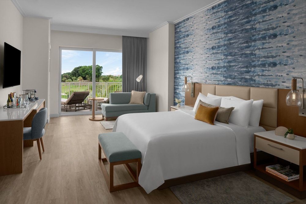 Room, 1 King Bed, Non Smoking, Pool View