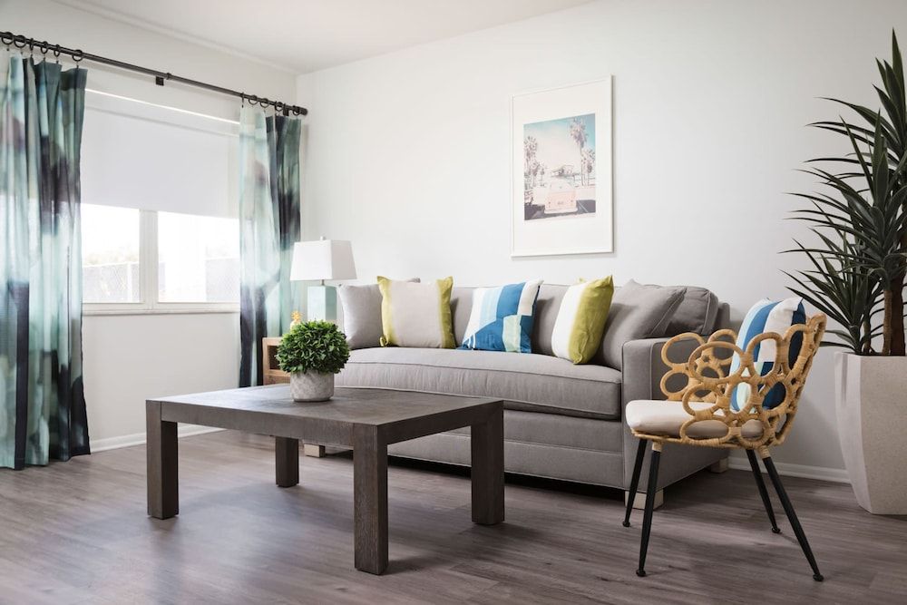 Deluxe King Condo Updated Suite by the Beach! Apartment