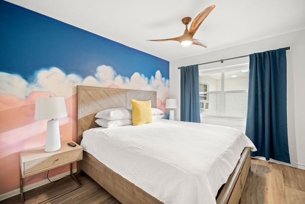 Deluxe King Condo Updated Suite by the Beach! Apartment 2