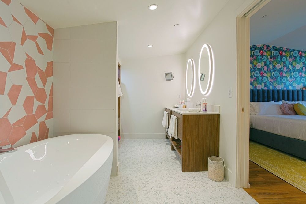 Interstate Inn King Suite, Accessible 3