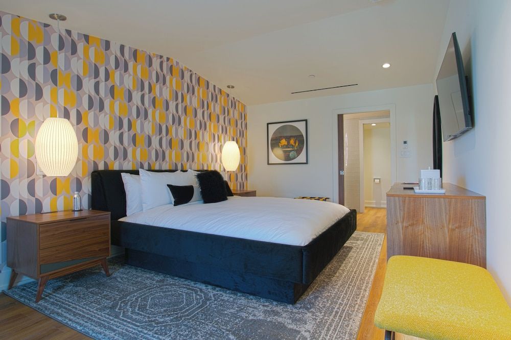 Interstate Inn Nostalgic King, Waterbed 2