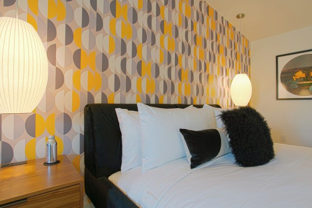 Interstate Inn Nostalgic King, Waterbed