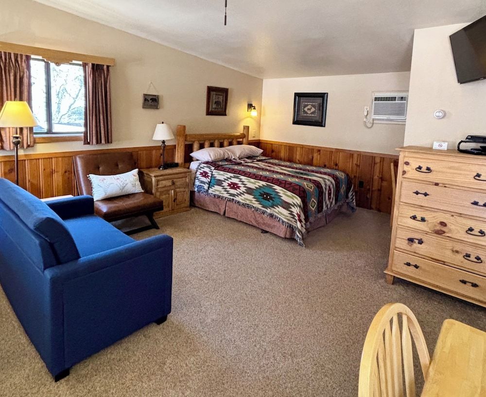 Studio Suite, Multiple Beds, Kitchen