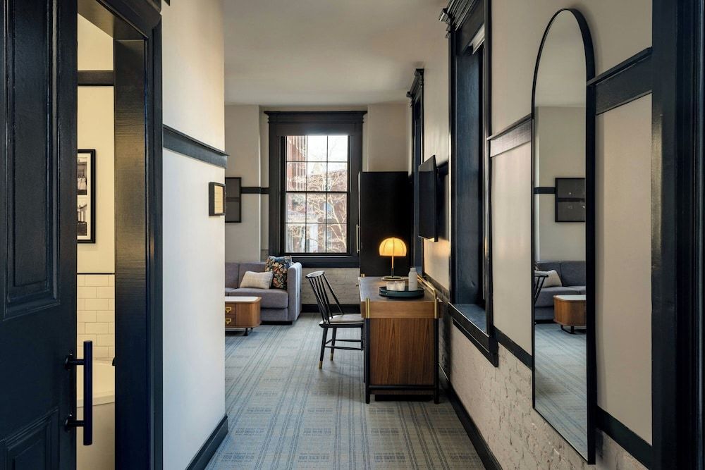 Visitation Hotel Frederick, a Tribute Portfolio Hotel Executive Suite, 1 King Bed, Non Smoking 7