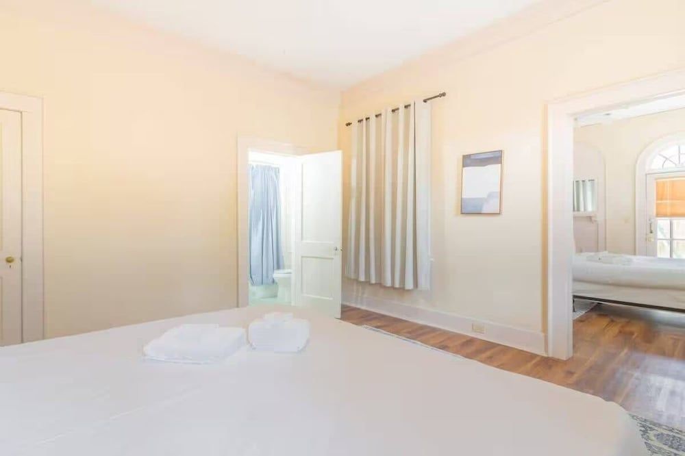Deluxe House, 5 Bedrooms, Patio
