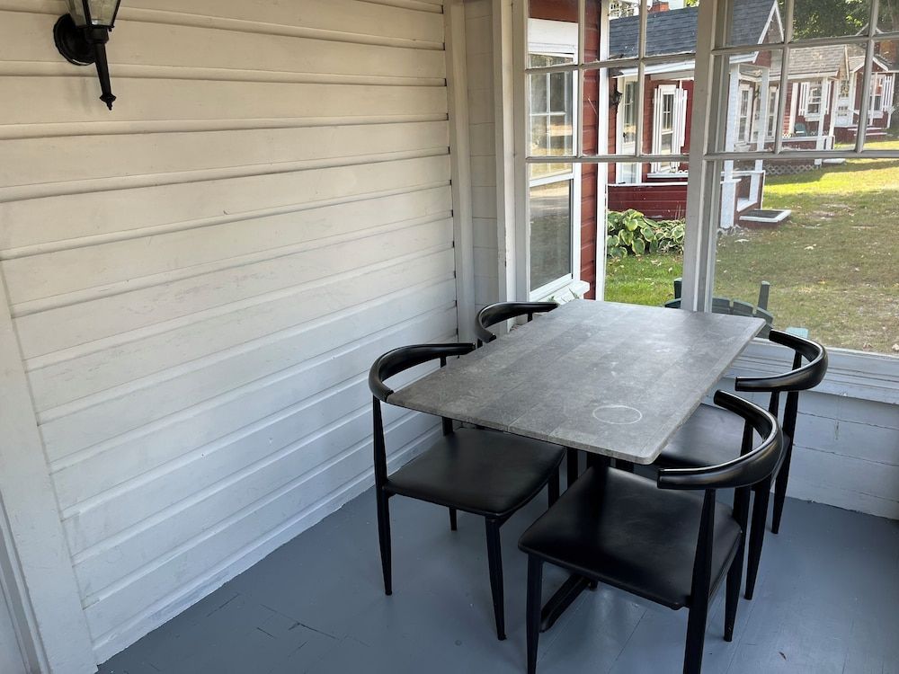 White Mountain Cottages Family Cabin