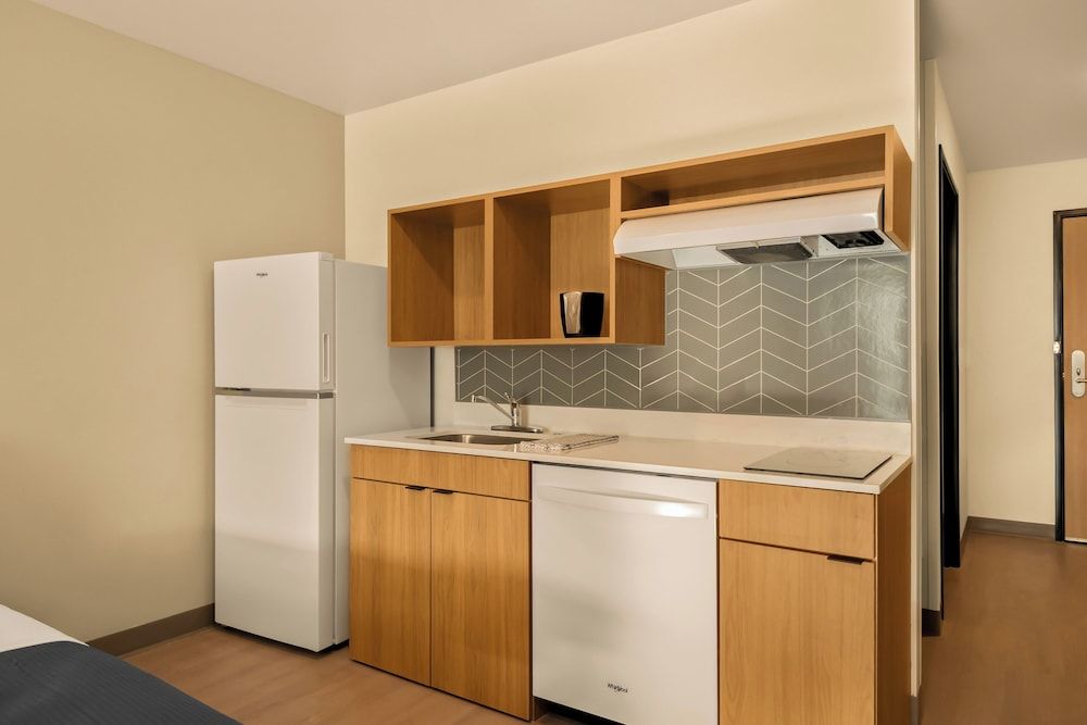 LivAway Suites- Missoula Suite, 2 Queen Beds, Roll-in Shower, Non Smoking 6