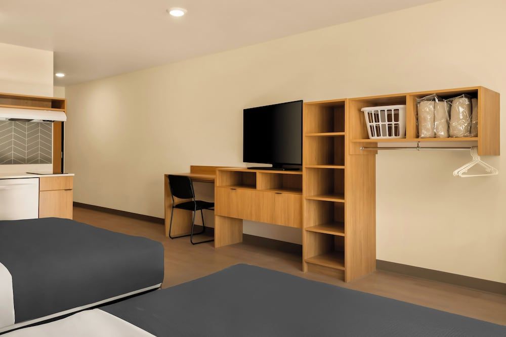 LivAway Suites- Missoula Suite, 2 Queen Beds, Roll-in Shower, Non Smoking 5
