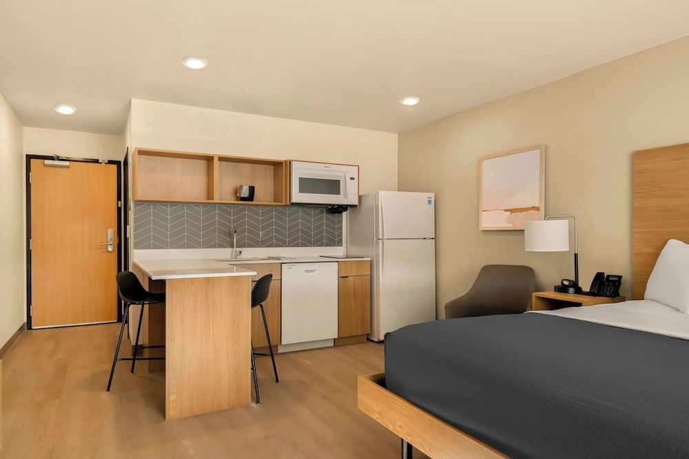 LivAway Suites- Missoula Suite, 1 King Bed, Non Smoking 6