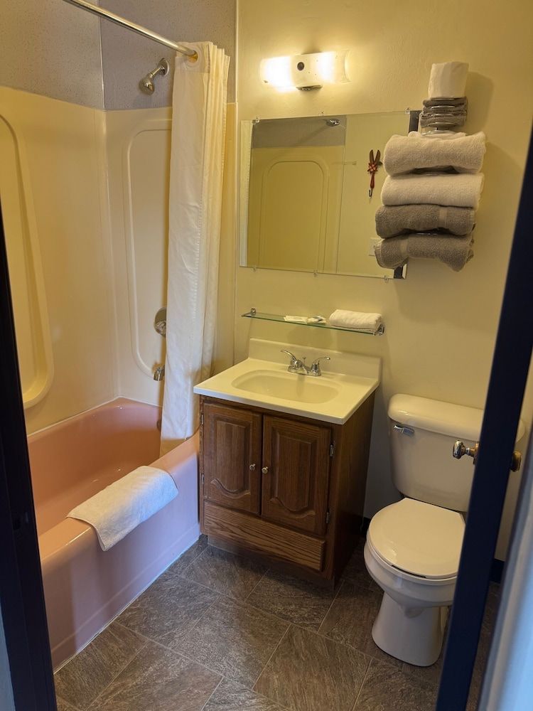 Rustic Lodge Comfort Single Room 9