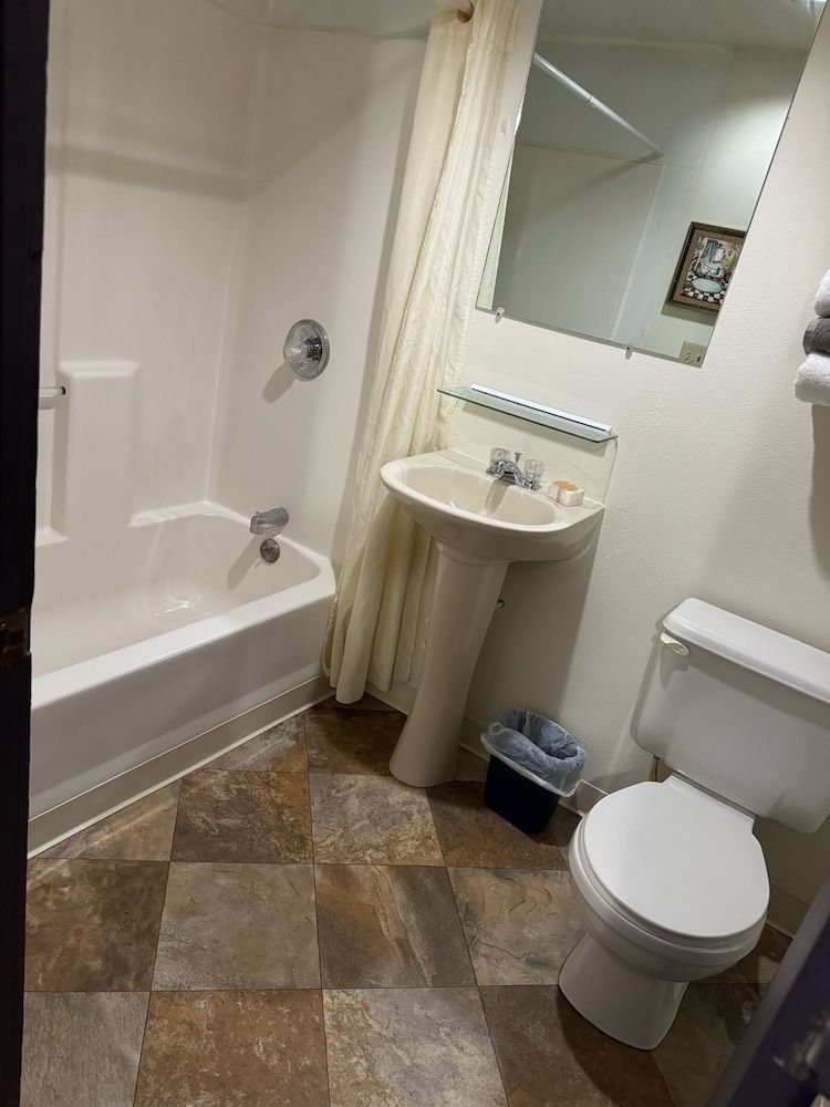 Rustic Lodge Comfort Single Room 7