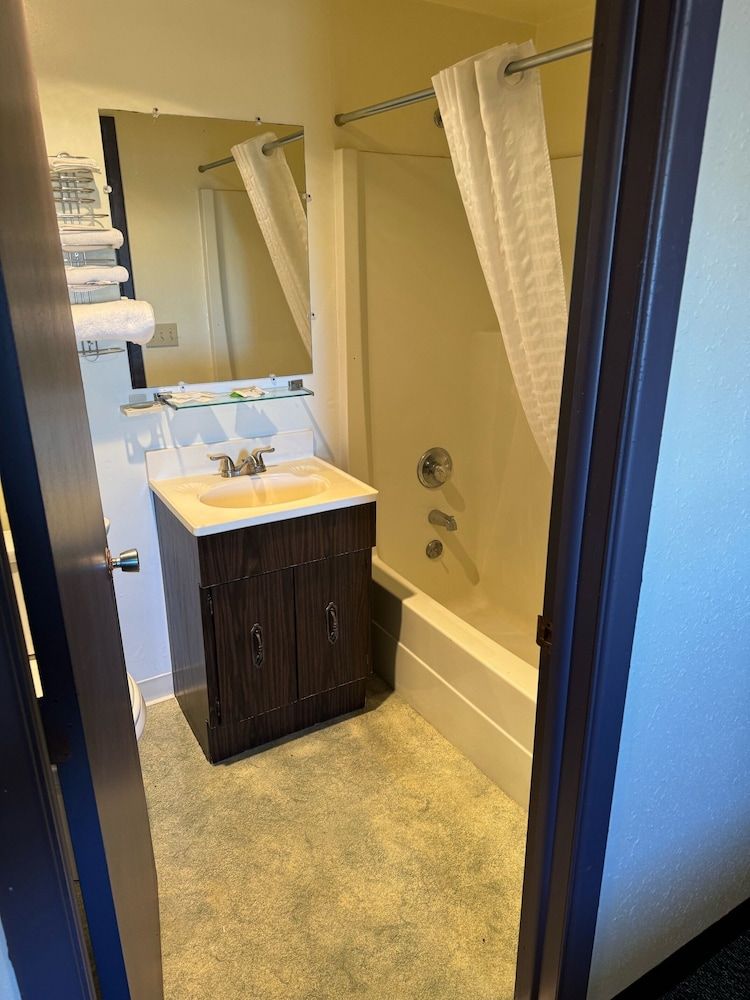 Rustic Lodge Comfort Single Room 8