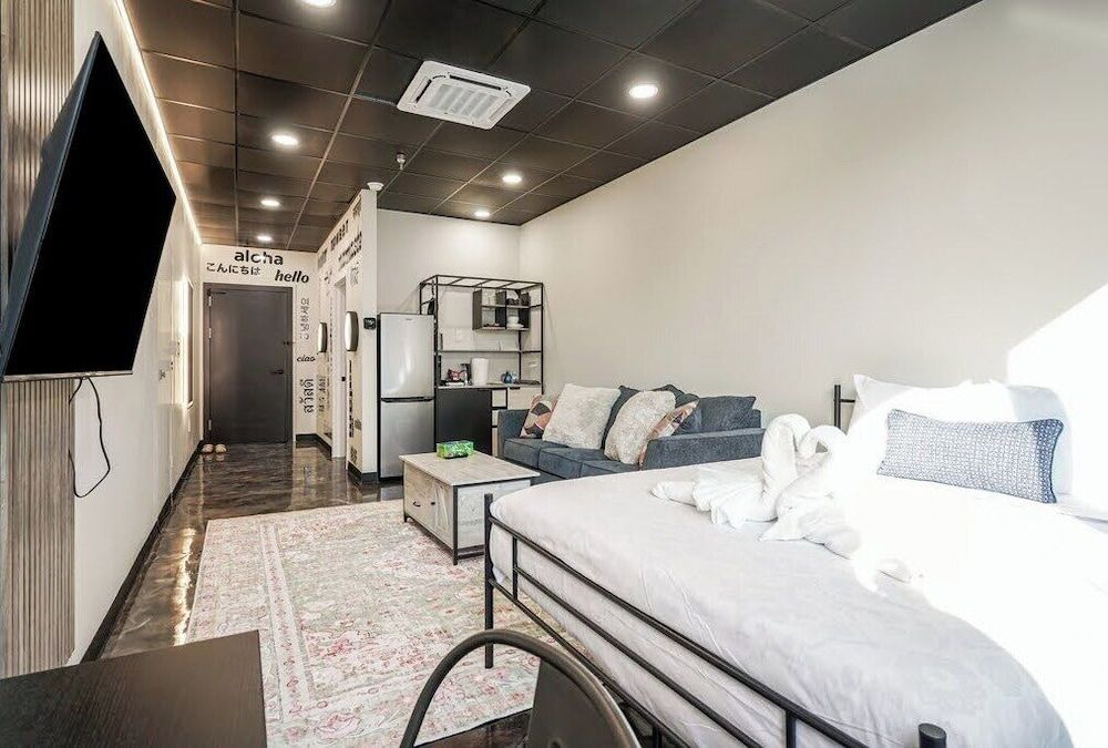 Studio, 1 Queen Bed with Sofa bed, Non Smoking, Kitchenette