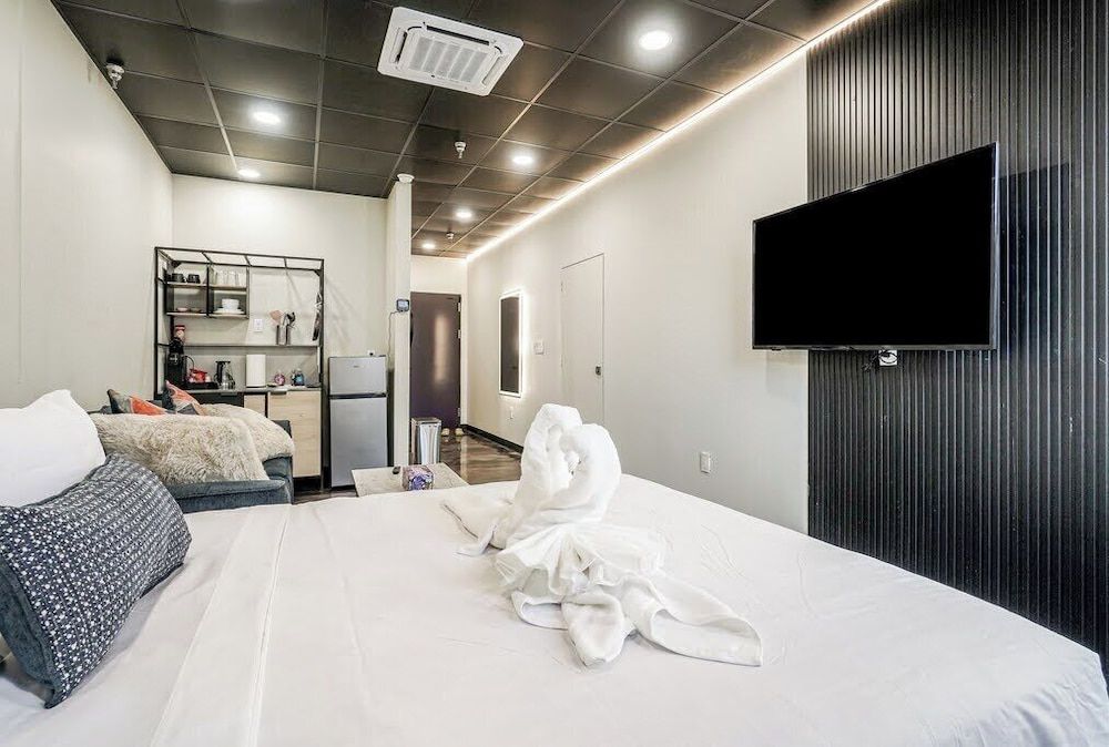 Studio, 1 Queen Bed with Sofa bed, Non Smoking, Kitchenette