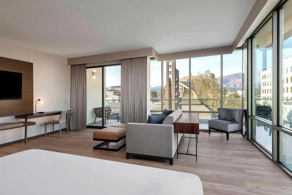 AC Hotel Pasadena Studio Suite, 1 King Bed, Balcony (View) 11