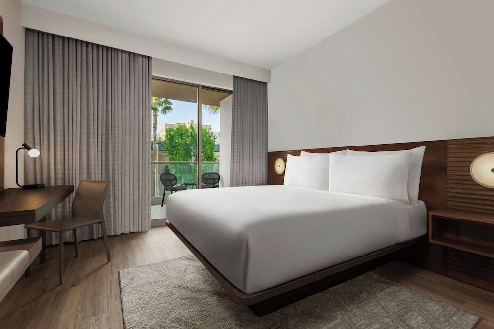 AC Hotel Pasadena Studio Suite, 1 King Bed, Balcony (View) 2