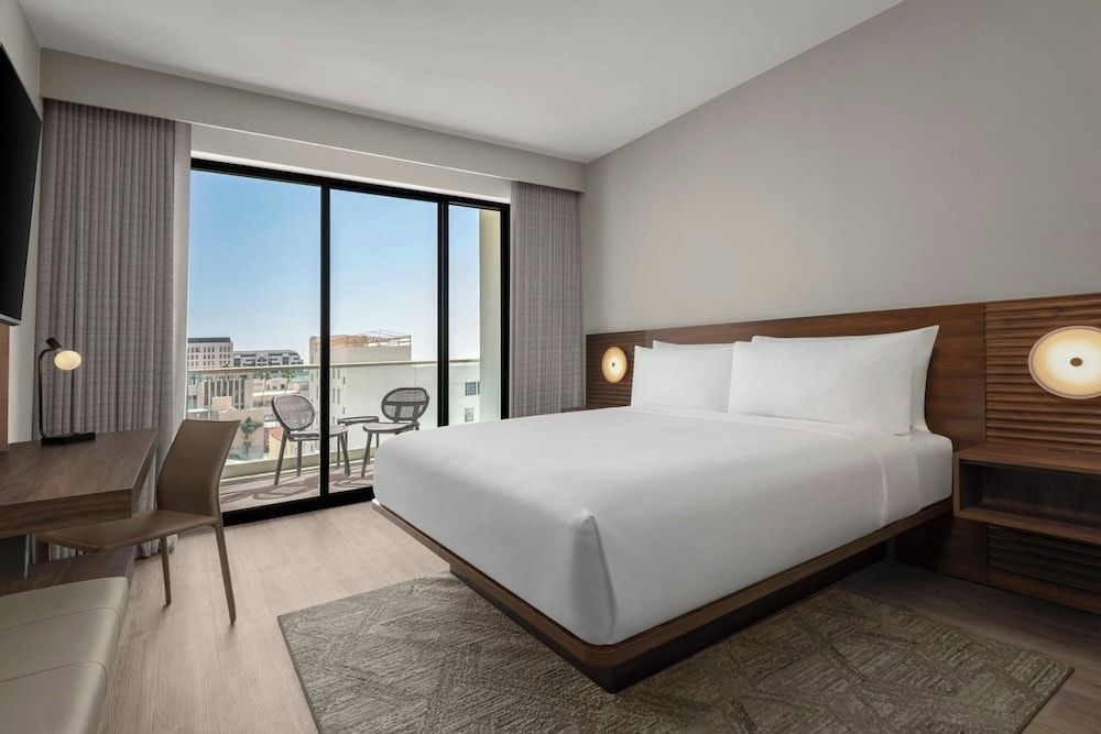 AC Hotel Pasadena Studio Suite, 1 King Bed, Balcony (View)