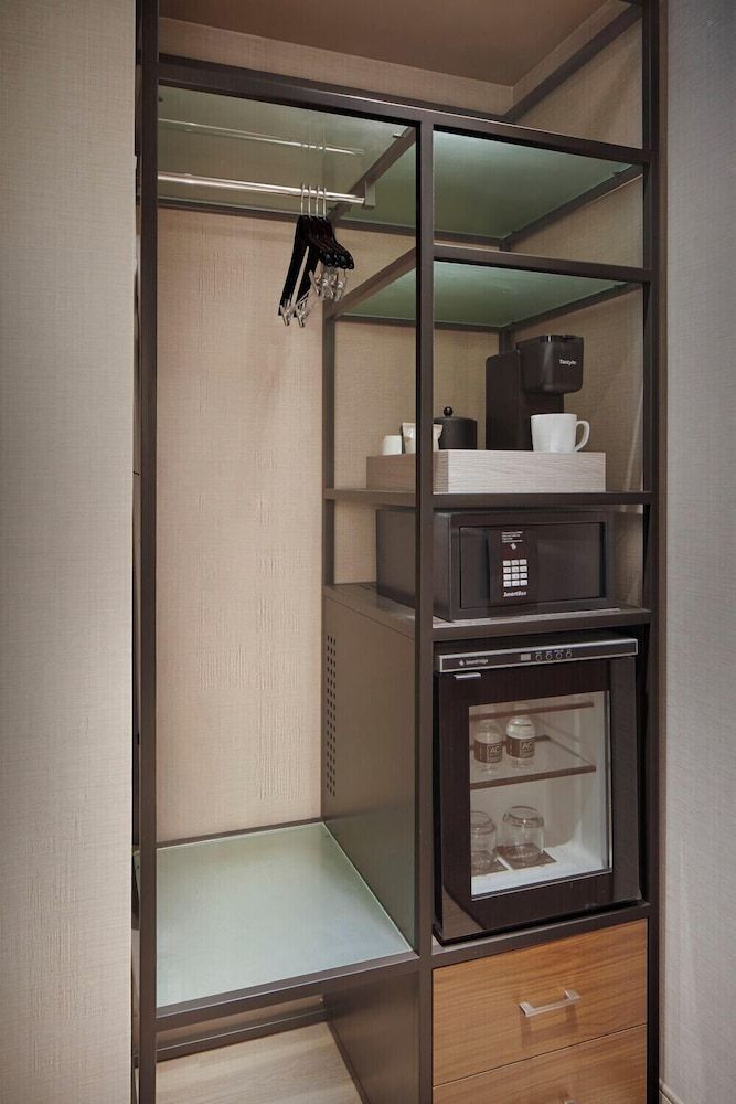 AC Hotel Pasadena Room, 1 King Bed, Courtyard View 4