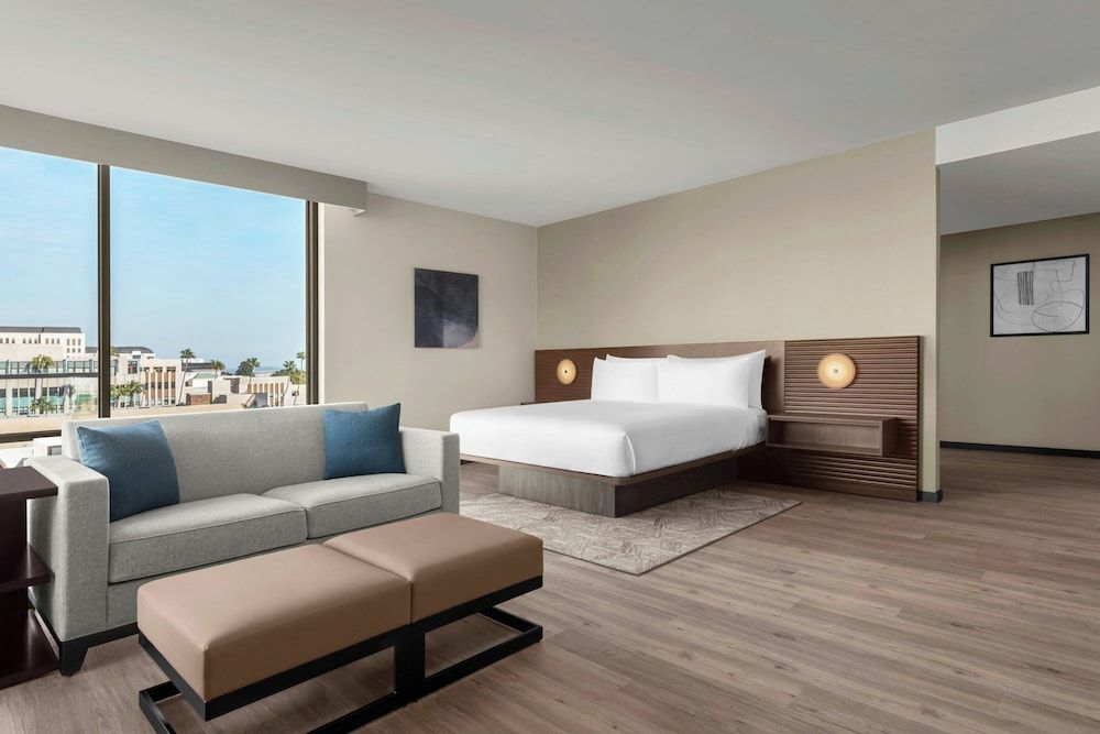 AC Hotel Pasadena Studio Suite, 1 King Bed, Balcony (View) 3