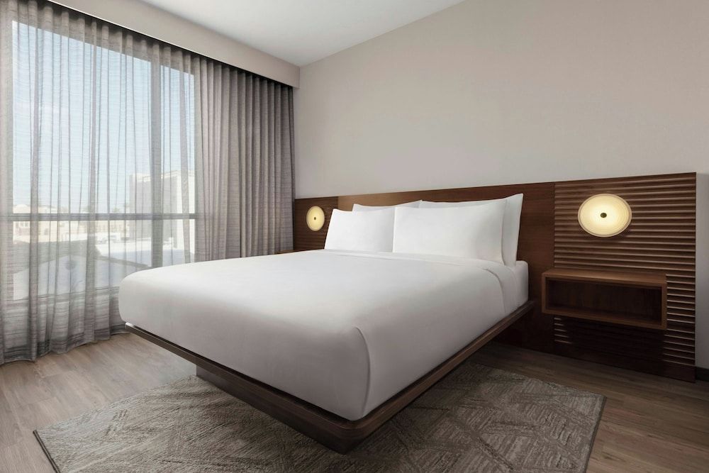 AC Hotel Pasadena Room, 1 King Bed, Courtyard View 2