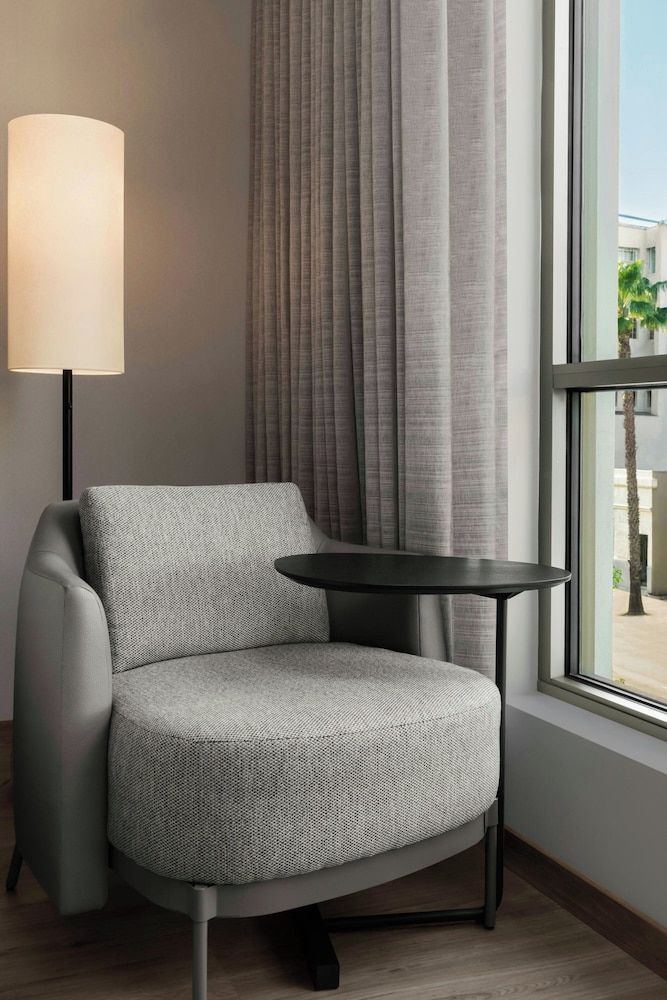 AC Hotel Pasadena Room, 1 King Bed, Courtyard View 11