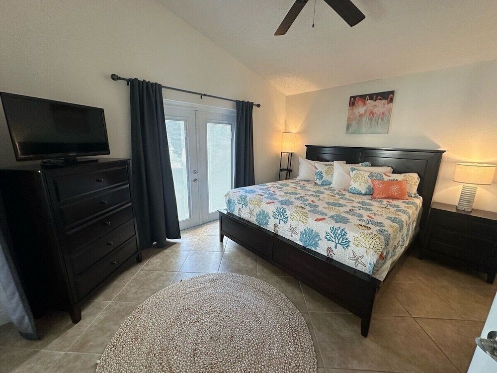 House, Multiple Beds, Pool Access, Pool View