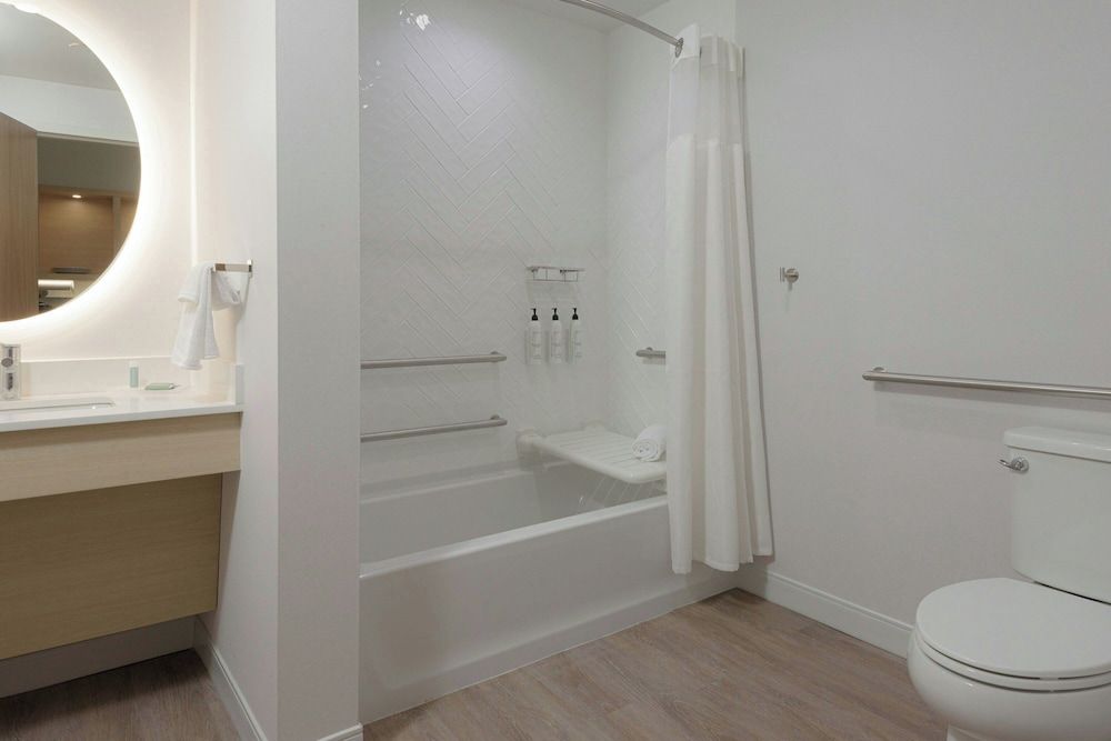 Towneplace Suites By Marriott Cincinnati Oakley Studio Suite, 2 Queen Beds, Non Smoking (Mobility Accessible, Tub) 5