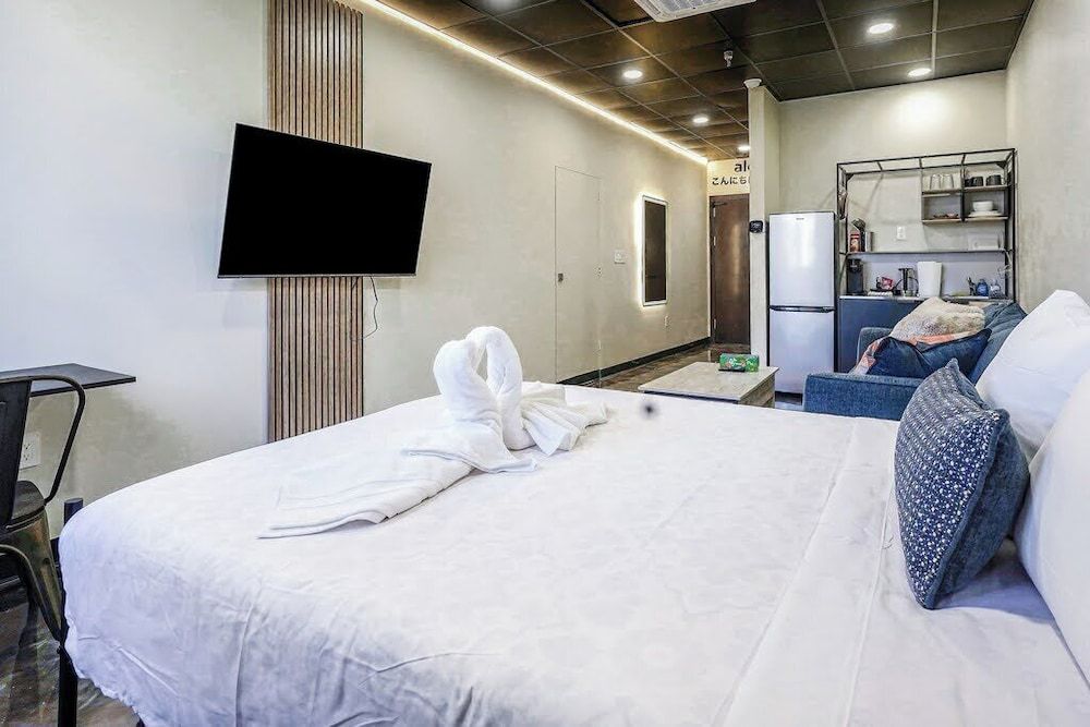 Studio, 1 Queen Bed with Sofa bed, Non Smoking, Kitchenette