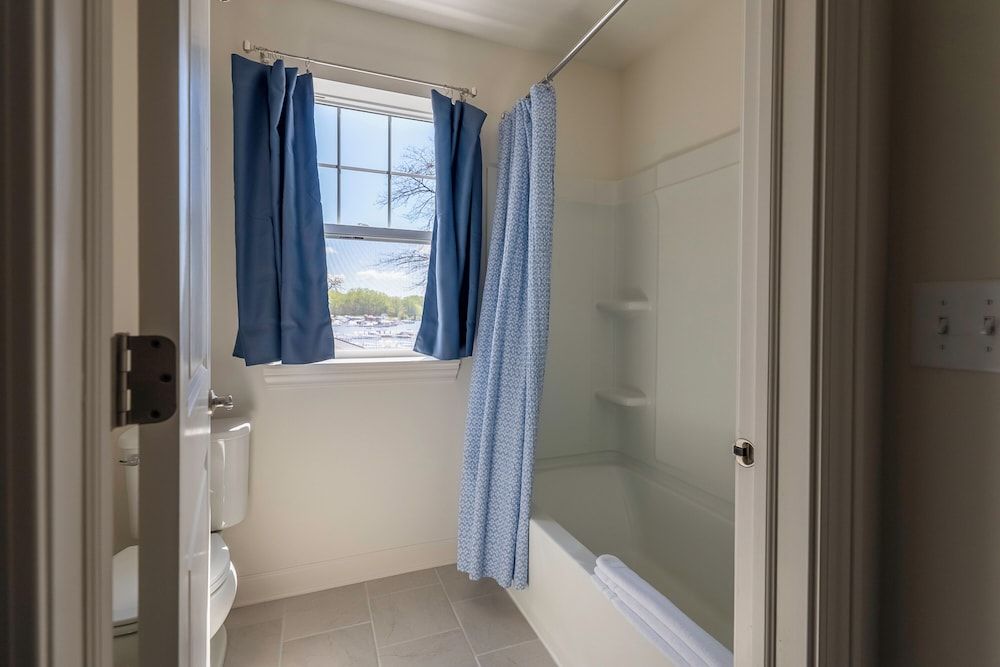 2708 Harbor Court House, Multiple Beds, Patio (2708 Harbor Court) 11