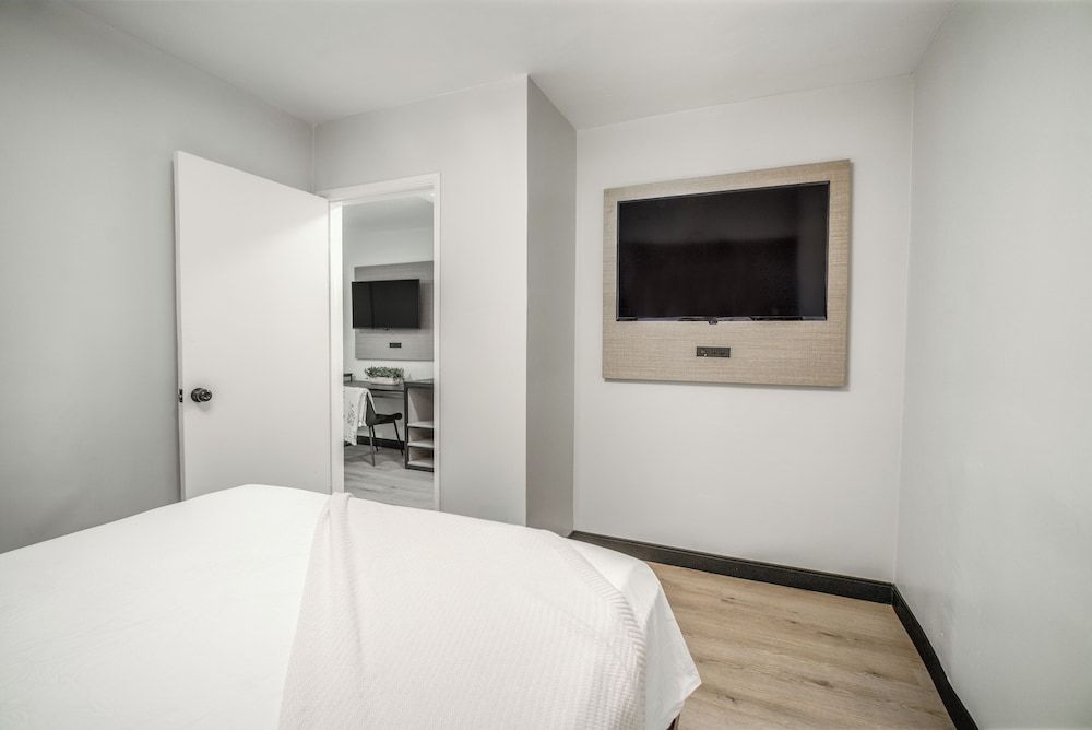 Flamingo Motel Deluxe Suite, 2 Bedrooms 5